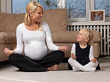 高兴,怀孕,母亲,小,女儿,有趣,一起,瑜珈,在家