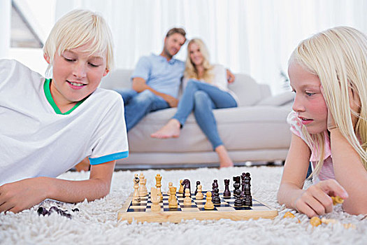两个,玩耍,孩子,下棋,客厅