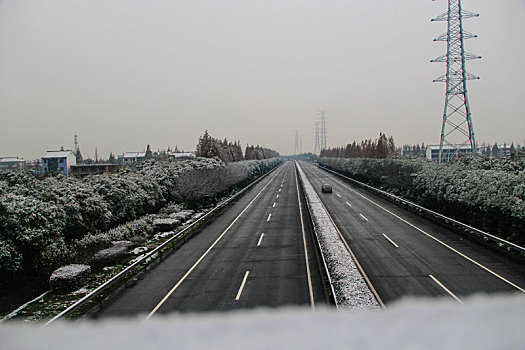 风雪高速路