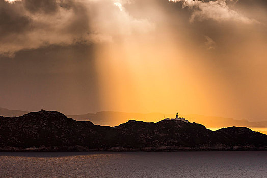 日落,灯塔,内赫布里底群岛,苏格兰,英国