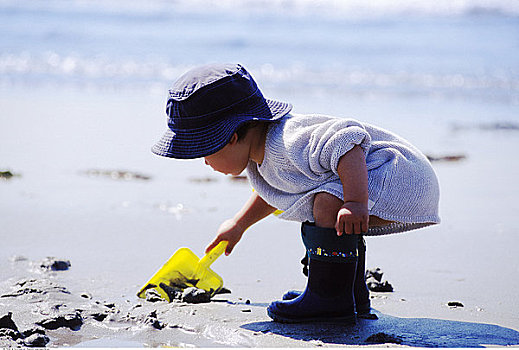 男孩,玩,铲,海滩