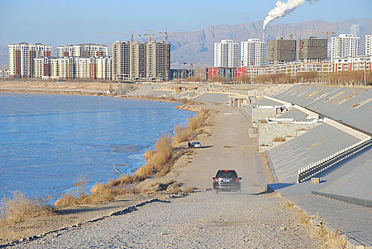 冬天的黄河河岸边景色