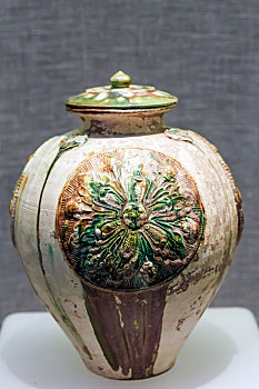 唐代三彩贴花带盖壶,河南省洛阳博物馆馆藏文物