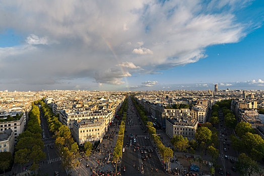 法国巴黎城市景观,航拍香榭丽舍大街和彩虹