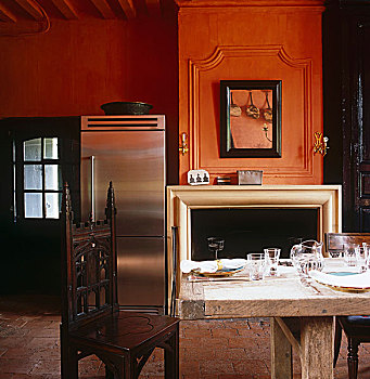 现代,不锈钢,电冰箱,站立,靠近,打开,壁炉,烧,橙色,涂绘,厨房