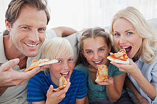微笑,家庭,吃饭,比萨饼,看镜头