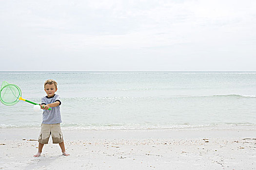 男孩,站立,海滩,拿着,向上,网,抓住,球