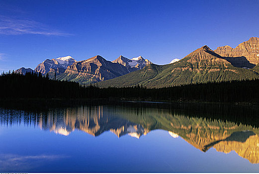 山脉,反射,湖,班芙国家公园,艾伯塔省,加拿大