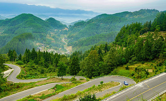 重庆酉阳,盘山路推动乡村振兴