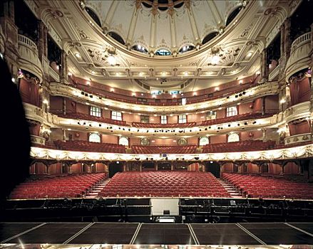 英国国家歌剧院,舞台