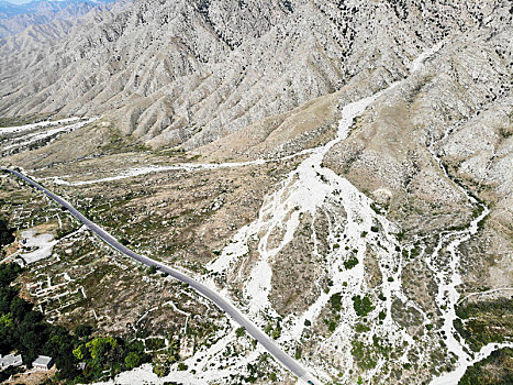 航拍宁夏银川贺兰山东麓贺兰山岩画遗址公园景区