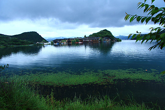 清晨泸沽湖里格岛风光