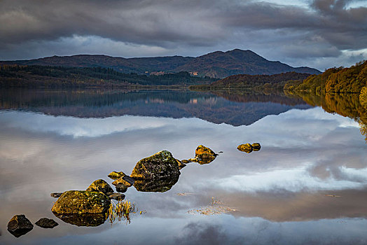 反射,湖,高地,特罗萨克斯山,国家公园,格拉斯哥,苏格兰,英国,欧洲