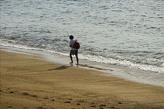 后视图,一个,男人,走,海滩,比亚里茨,法国