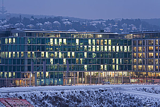 现代的办公大楼,冬天,雪,黃昏,斯图加特,巴登符腾堡,德国,欧洲
