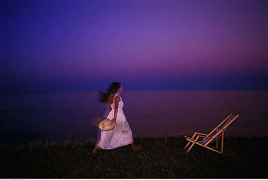 女人,折叠躺椅,靠近,岸边,爱德华王子岛,加拿大