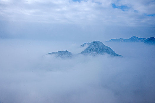 四川大邑县西岭雪山俯瞰观景台远眺西岭群山