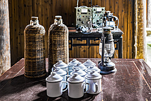 老物件马灯搪瓷杯热水瓶