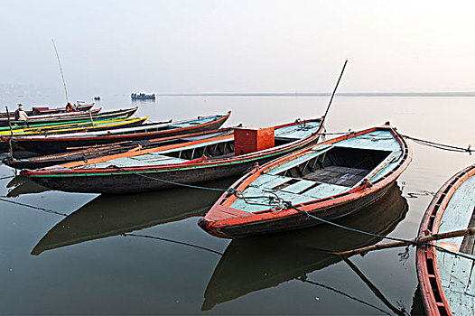 船,恒河,瓦腊纳西,贝拿勒斯,北方邦,印度,亚洲
