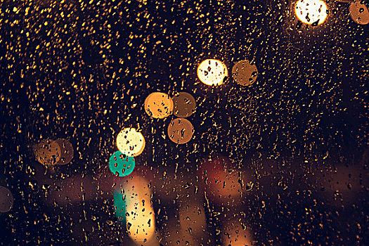 雨中夜景
