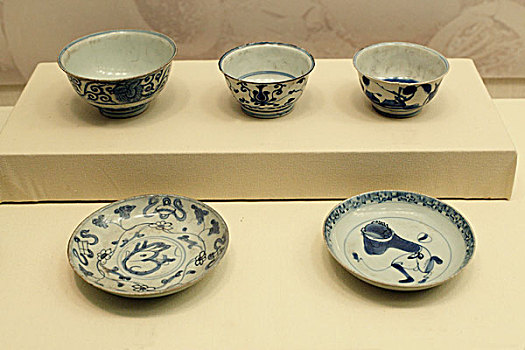 青花瓷餐具,明代,辽宁省博物馆藏