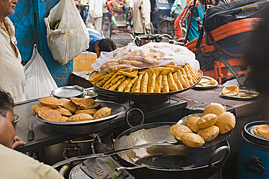 男人,油炸,食品摊,新德里,印度