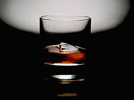 玻璃杯,苏格兰威士忌,冰