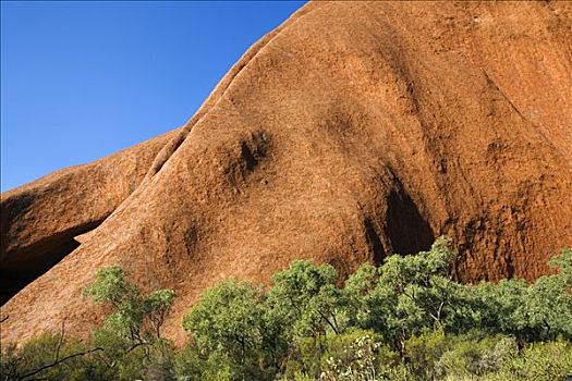 澳大利亚,北领地州,乌卢鲁卡塔曲塔国家公园,乌卢鲁巨石,艾尔斯巨石,走
