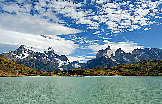 智利,巴塔哥尼亚,托雷德裴恩国家公园,裴赫湖,山