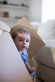男婴,纸箱,偷窥,室外