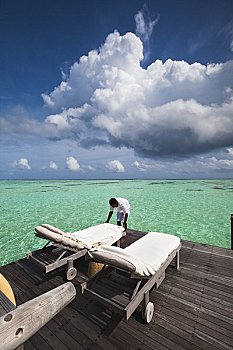 酒店员工,准备,休闲椅,码头,胜地,岛屿,北方,马累环礁,马尔代夫