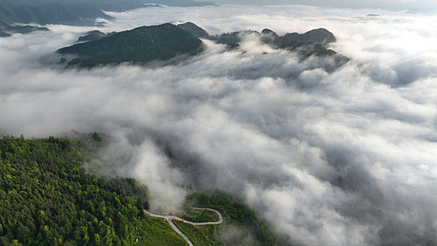 重庆酉阳,雨后日出雾海美乡村