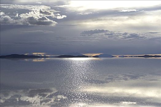 日落,反射,盐湖,乌尤尼,玻利维亚
