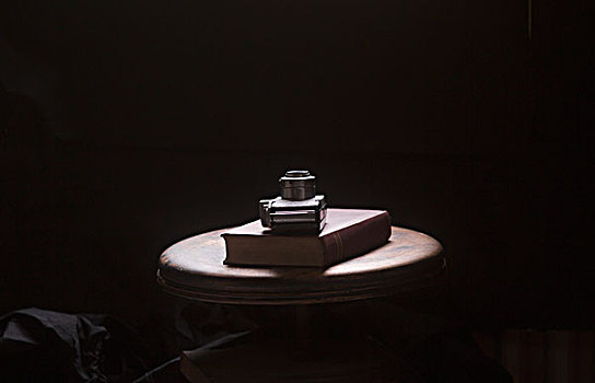 摄影,书本,桌上,黑色背景