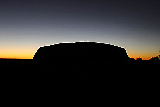 剪影,乌卢鲁巨石,艾尔斯岩,黎明,乌卢鲁国家公园,北领地州,澳大利亚