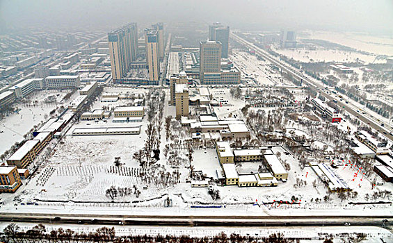 俯瞰大庆市雪后城市风光
