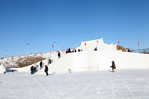 新疆巴里坤,冰雕雪雕迎新年