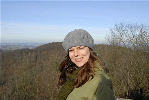 笑,年轻,女人,戴着,帽,山峦,北莱茵威斯特伐利亚,德国,欧洲