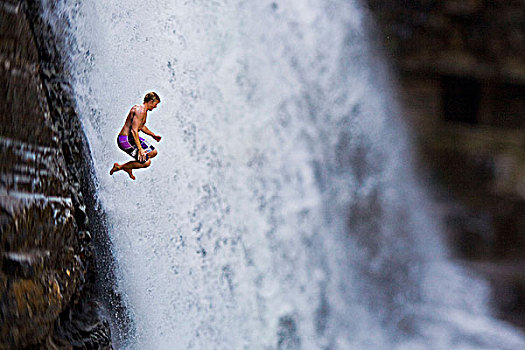 男青年,瀑布,不列颠哥伦比亚省,加拿大