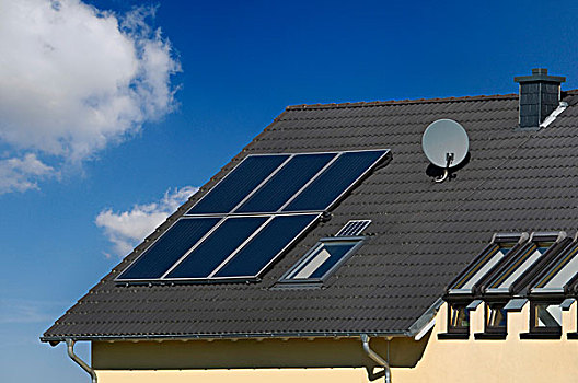 住宅建筑,太阳能电池板,水,加热,屋顶,太阳能,高温,北莱茵-威斯特伐利亚,德国,欧洲