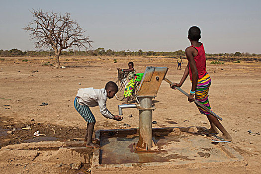 布基纳法索,靠近,瓦加杜古,青少年,风景,后视图,水,孩子,饮用水