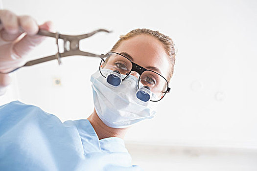 牙医,手术口罩,牙齿,小放大镜,拿着,钳子,上方