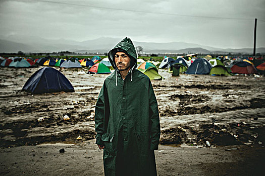 男人,等待,户外,帐篷,重,雨,难民,露营,边界,马其顿,希腊,欧洲