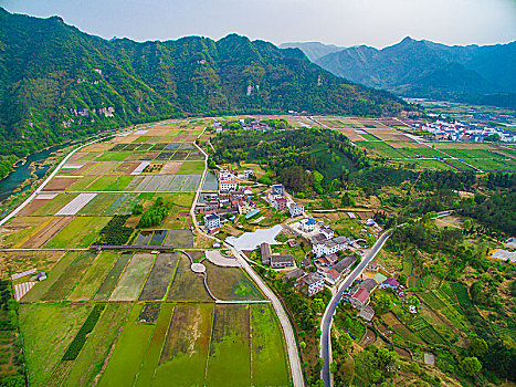 浙江,台州,天台县,龙溪乡,乡村,航拍,俯瞰,田园,春色,小溪,绿色,山村