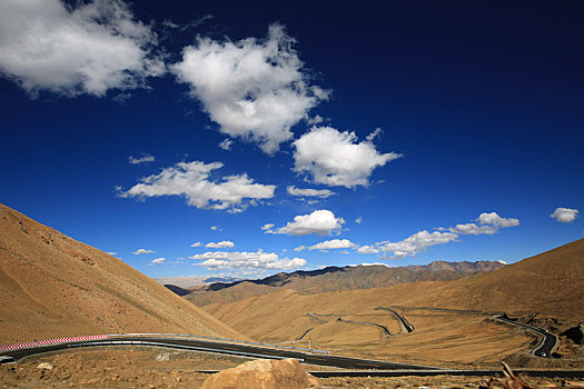 珠穆朗玛峰,盘山公路