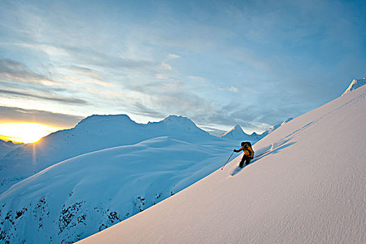 滑雪者,滑雪,粉状雪,高处,女孩,山,靠近,瓦尔德斯半岛,楚加奇山,冬天,阿拉斯加