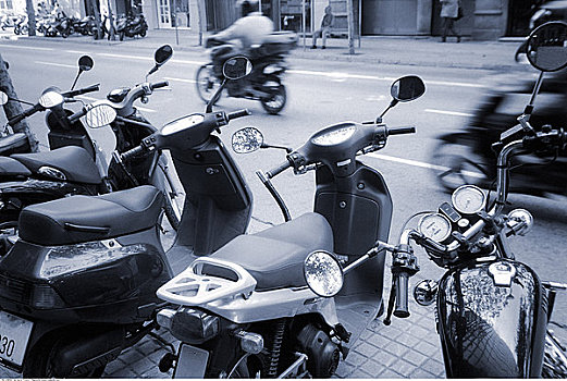 轻型摩托车,停放,街道