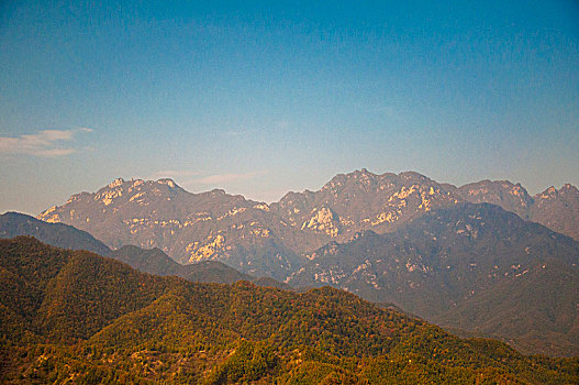 巍峨的山峰