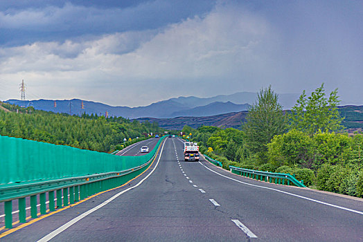 草原道路