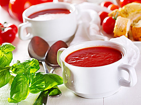 西红柿汤,绿色,罗勒